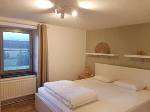 4 habitaciones, tabla de planchar con plancha y wifi gratis