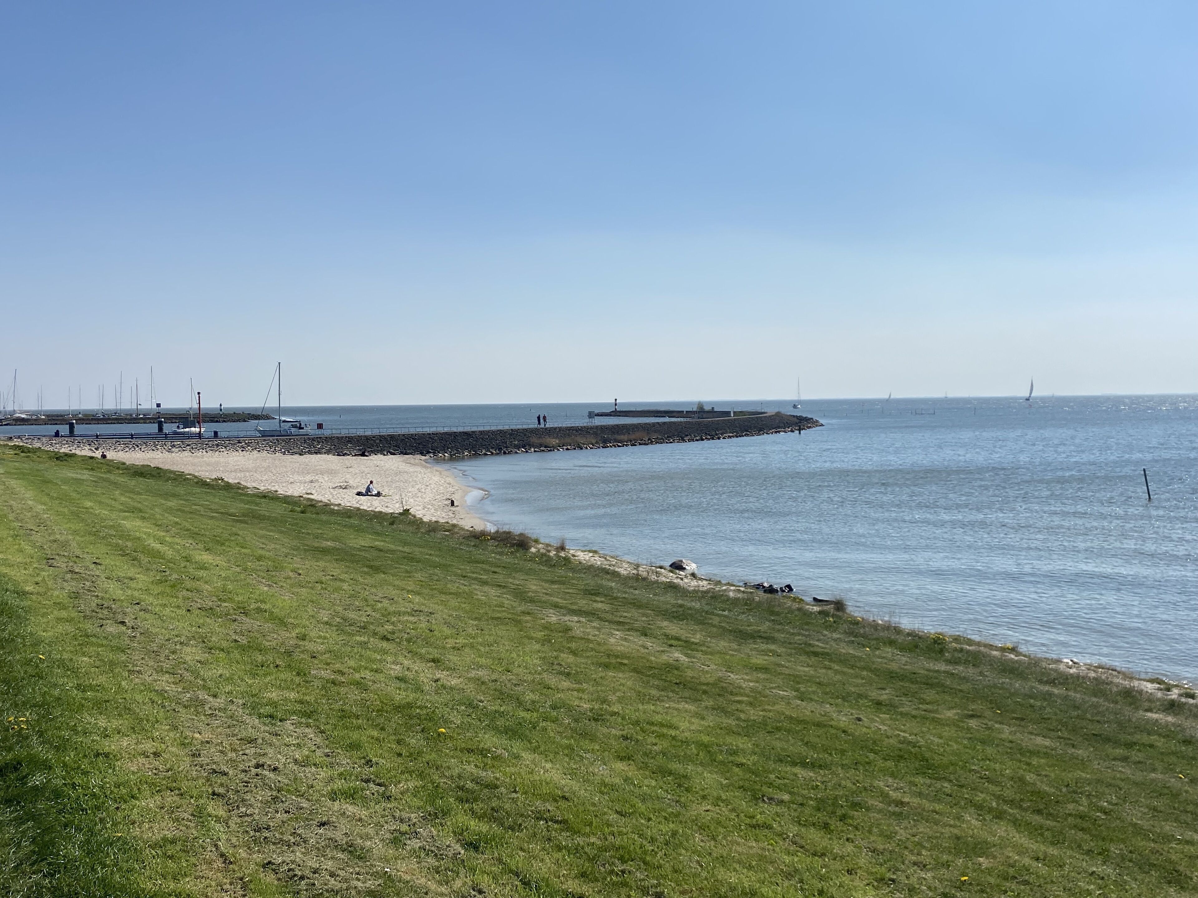 Beach nearby, sun-loungers