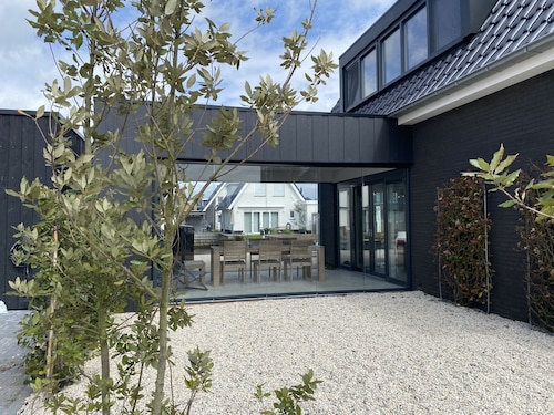 Luxury vacation home including boat and heated veranda in Stavoren