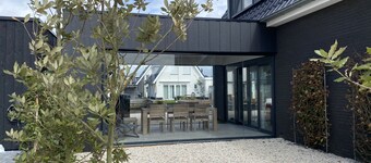 Luxury vacation home including boat and heated veranda in Stavoren