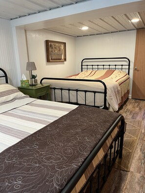 2 habitaciones, tabla de planchar con plancha y wifi gratis 