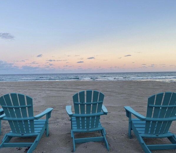 Ranta lähistöllä, rantapyyhkeitä