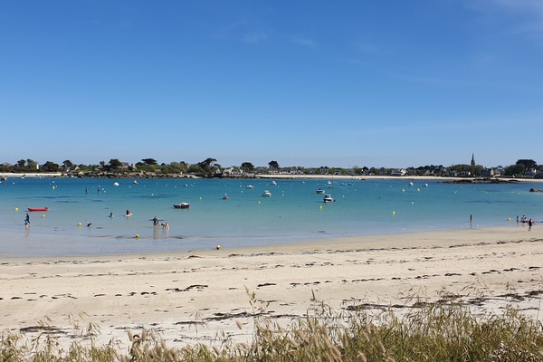 Beach nearby, sun loungers