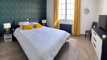 5 bedrooms, iron/ironing board, travel crib, WiFi