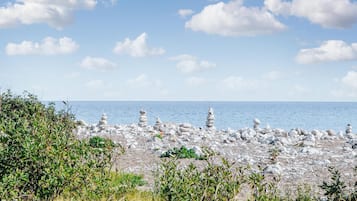 Una spiaggia nelle vicinanze