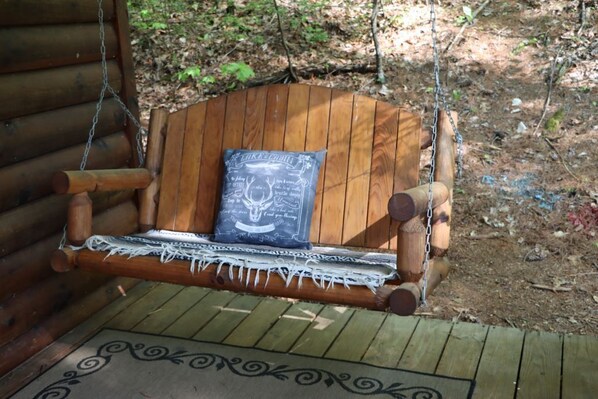 Porch swing - Family-friendly (Butler)