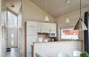Kühlschrank, Mikrowelle, Herdplatte, Geschirrspüler