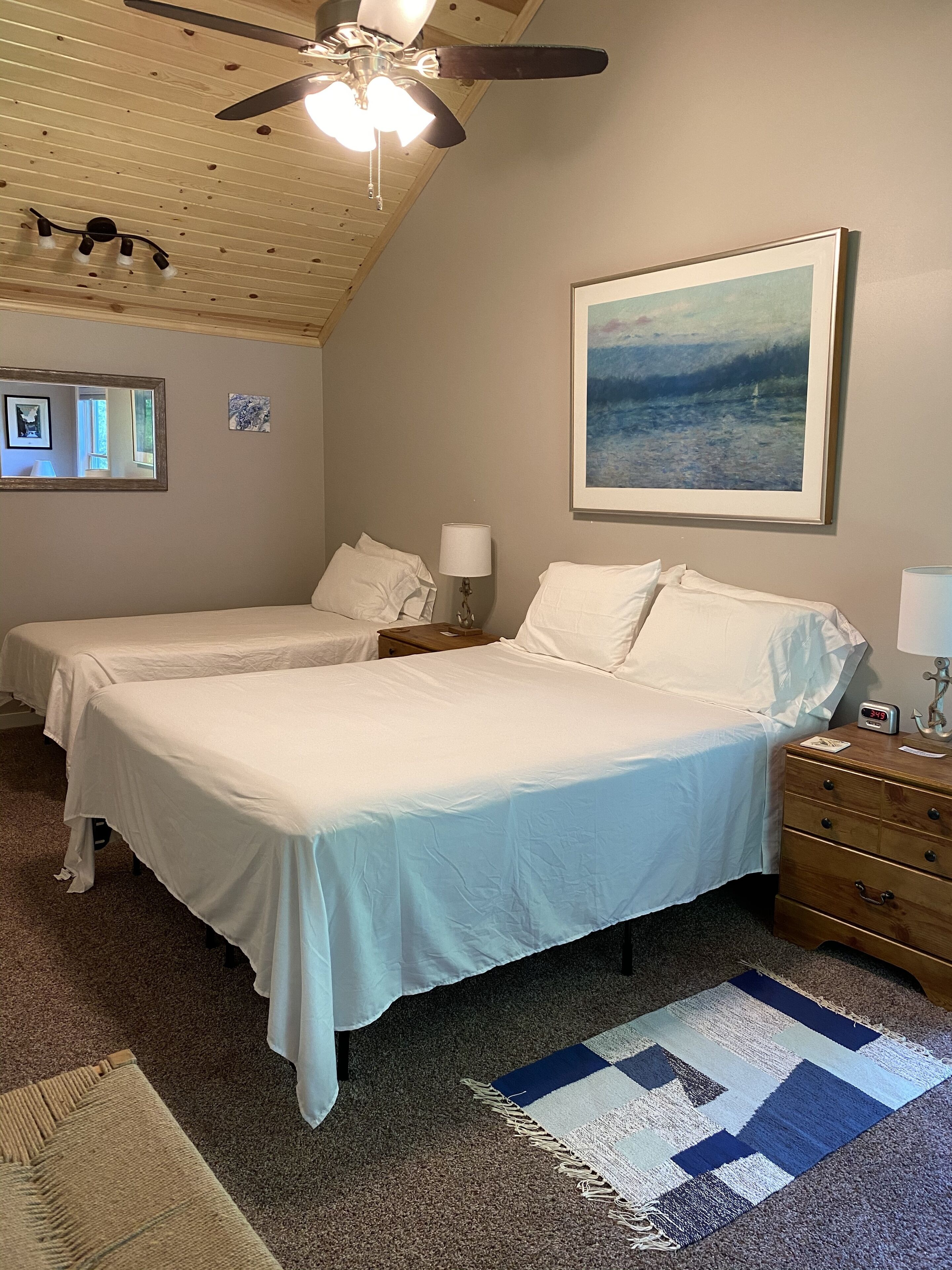 6 makuuhuonetta, silitysrauta/-lauta, ilmainen Wi-Fi, vuodevaatteet