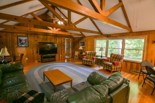 Lovely spacious 6 BR home in St. Croix River valley