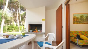 A dining area with a table, chairs, and a view of the outdoors. - 2 bedroom beautiful home in Bibione (Bibione)