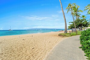 Am Strand, Liegestühle, Strandtücher