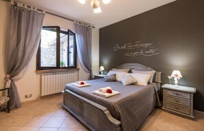 2 Schlafzimmer, Reisekinderbett, kostenloses WLAN, Bettwäsche