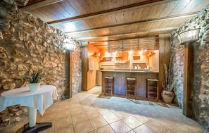 Spa - 5 bedroom cozy home in Les Coves de Vinromá (Les Coves de Vinromá)