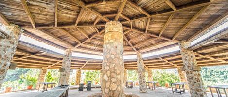 屋外ダイニングエリア