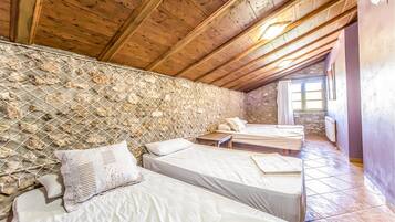 1 bedroom, bed sheets