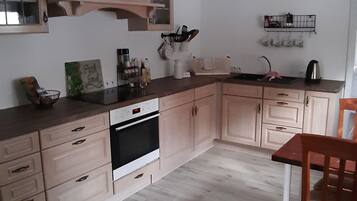 Réfrigérateur, four, plaque de cuisson, cafetiÚre/bouilloire