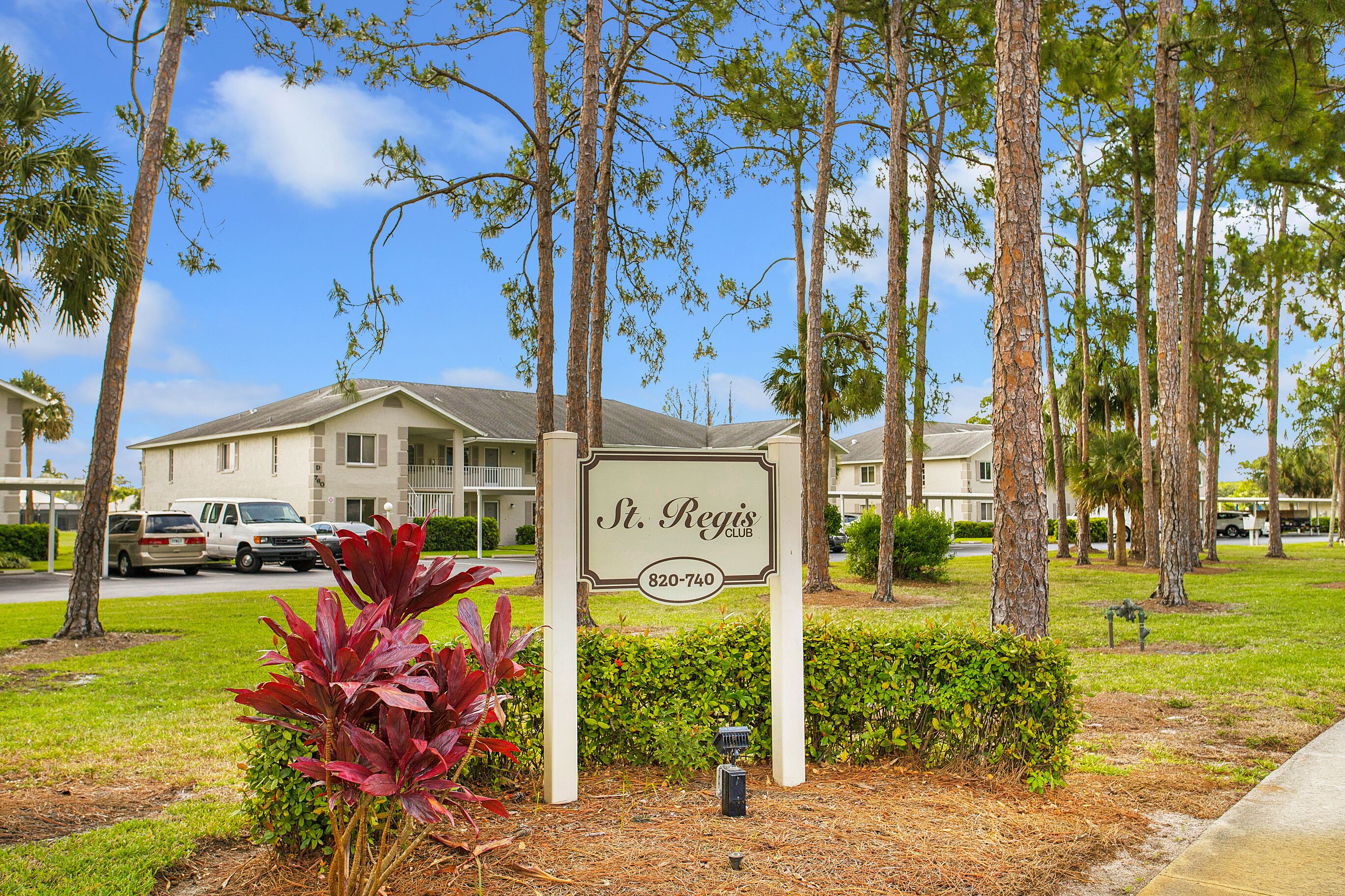 Spacious 2 beds/ 2baths condo- near Lely Country Club w/relaxing lanai!
