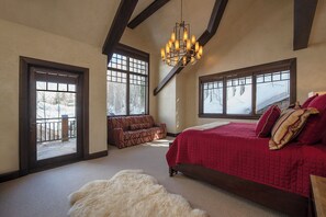 4 bedrooms, desk, iron/ironing board, travel cot