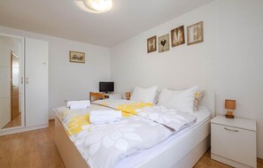 4 Schlafzimmer, Reisekinderbett, kostenloses WLAN, Bettwäsche
