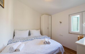 4 makuuhuonetta, vauvan matkasänky, ilmainen Wi-Fi, vuodevaatteet