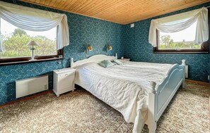 2 bedrooms, free WiFi - Amazing home in Höviksnäs with kitchen (Höviksnäs)