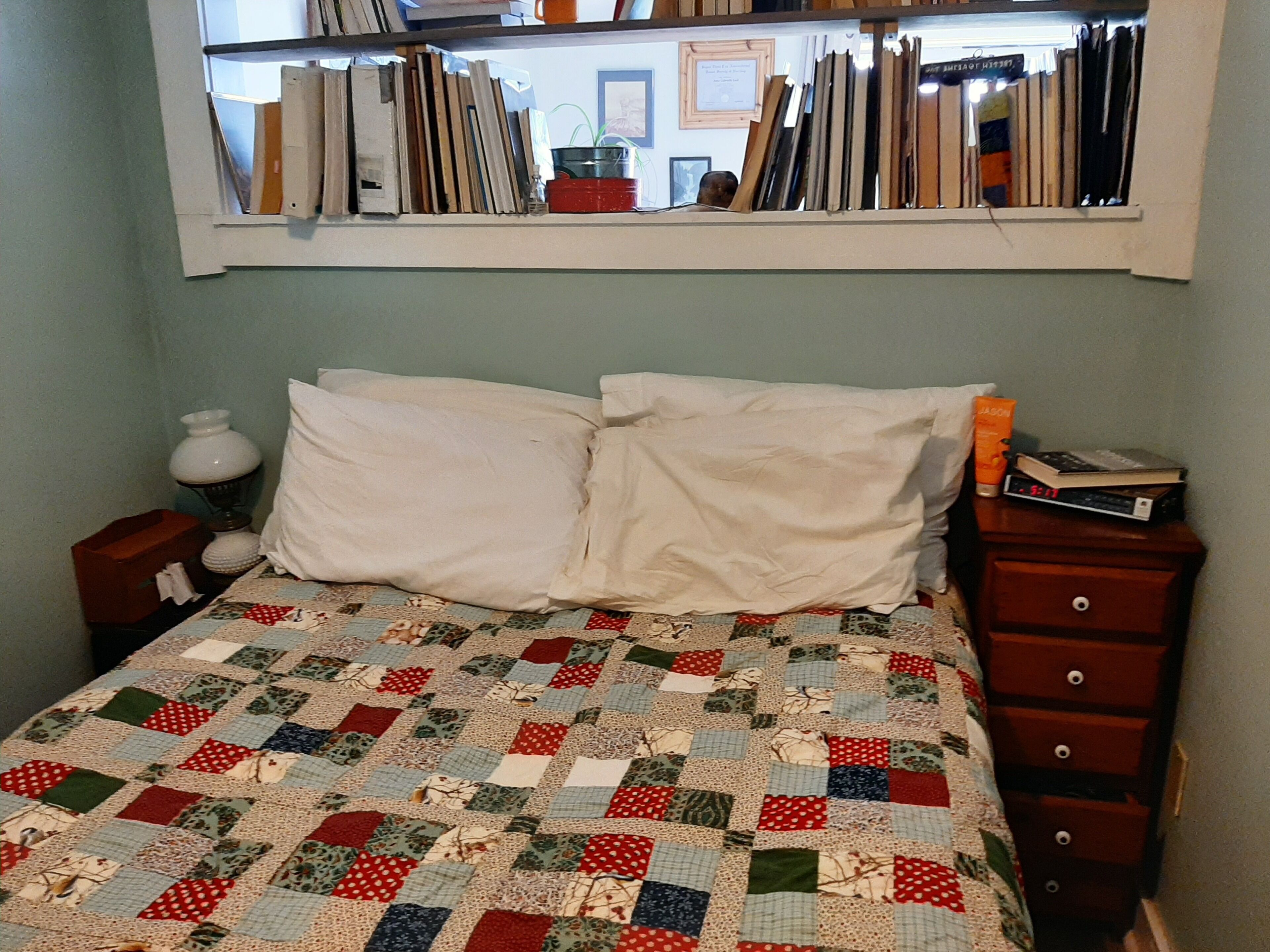 Camden Sunset Haven Deck, private entrance queen bed. Summer hideaway