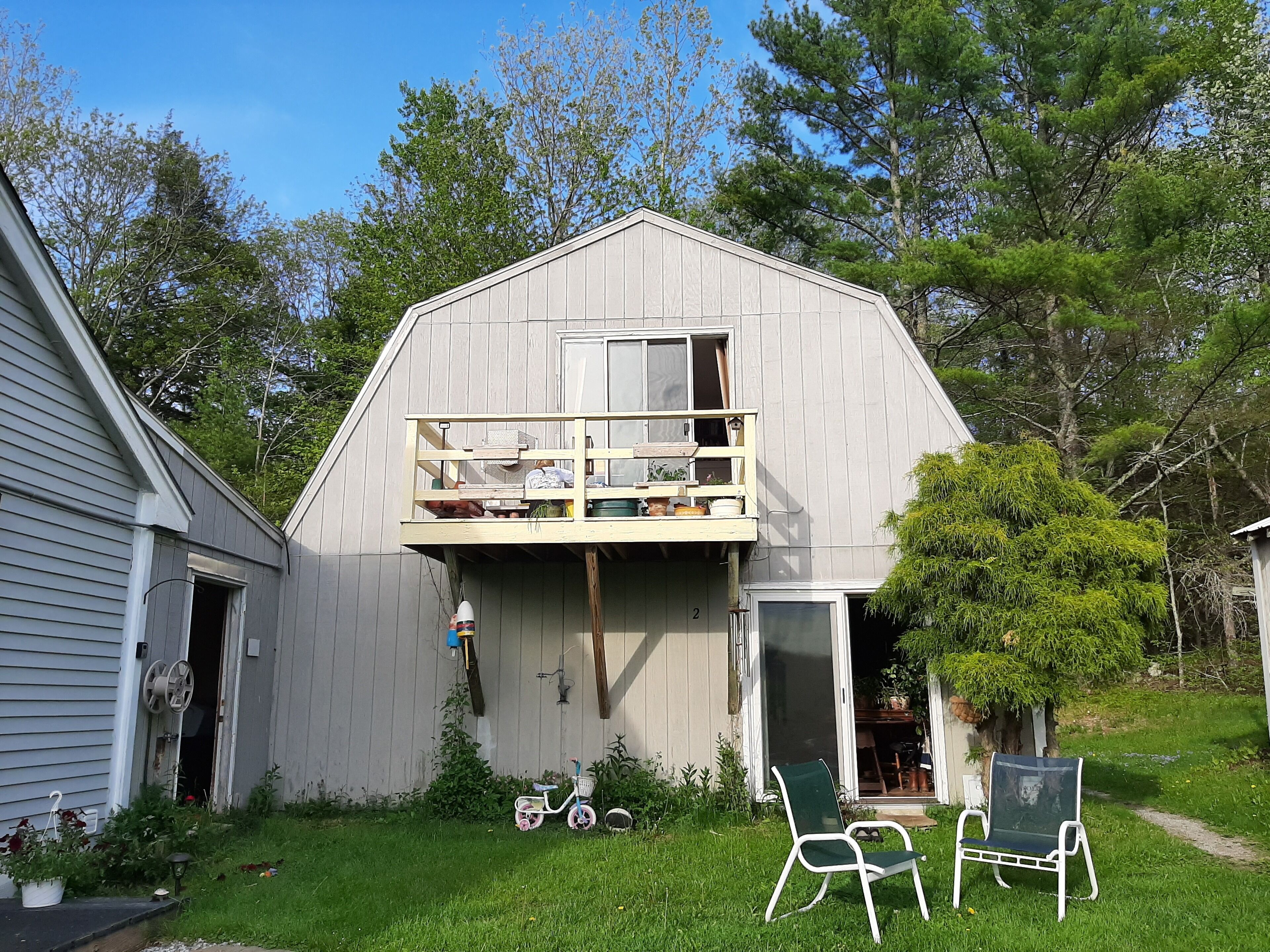Camden Sunset Haven Deck, private entrance queen bed. Summer hideaway