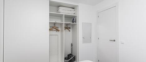 1 bedroom, desk, free WiFi, bed sheets