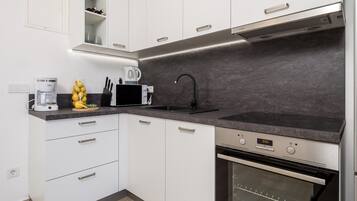 Køleskab, ovn, kogeplade, opvaskemaskine