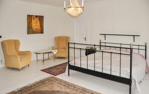 5 bedrooms, WiFi