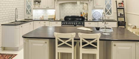 KĂŒhlschrank, Herdplatte, GeschirrspĂŒler