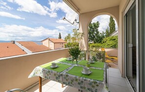 Outdoor dining - Awesome apartment in Dramalj with WiFi (Dramalj)