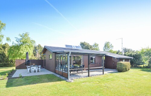 Cozy home in Væggerløse with kitchen