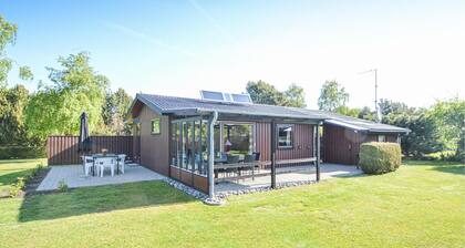 Cozy home in Væggerløse with kitchen