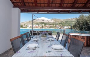 Outdoor dining - Lovely home in Grebastica with WiFi (Grebastica)