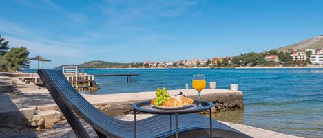 تناول الطعام بالخارج