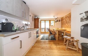 Kühlschrank, Herdplatte, Geschirrspüler