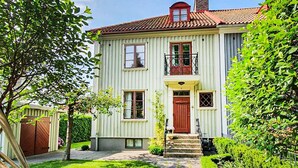 A two-story house with a red door, white siding, and a red-tiled roof. - Amazing home in Göteborg with WiFi (Göteborg)
