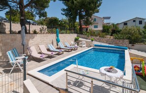 A heated pool - Gorgeous home in Maslinica (Maslinica)