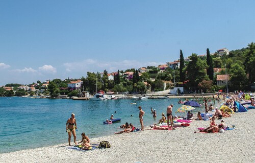 Belle maison à Maslinica avec WiFi