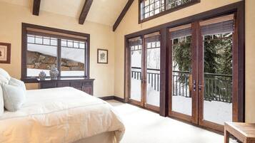 4 habitaciones, tabla de planchar con plancha, cuna de viaje y wifi