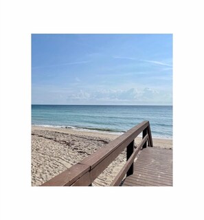 On the beach, sun-loungers, beach towels - 9th Floor Oceanfront Condo On South Hutchinson Island (Jensen Beach)