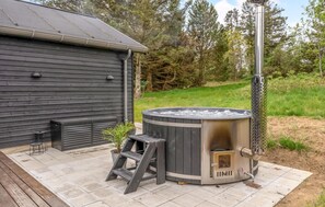 Bañera de hidromasaje al aire libre