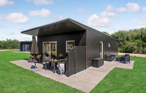 Outdoor dining - Cozy home in Ringkøbing with kitchen (Ringkøbing)