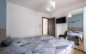 2 bedrooms, travel crib, free WiFi, bed sheets