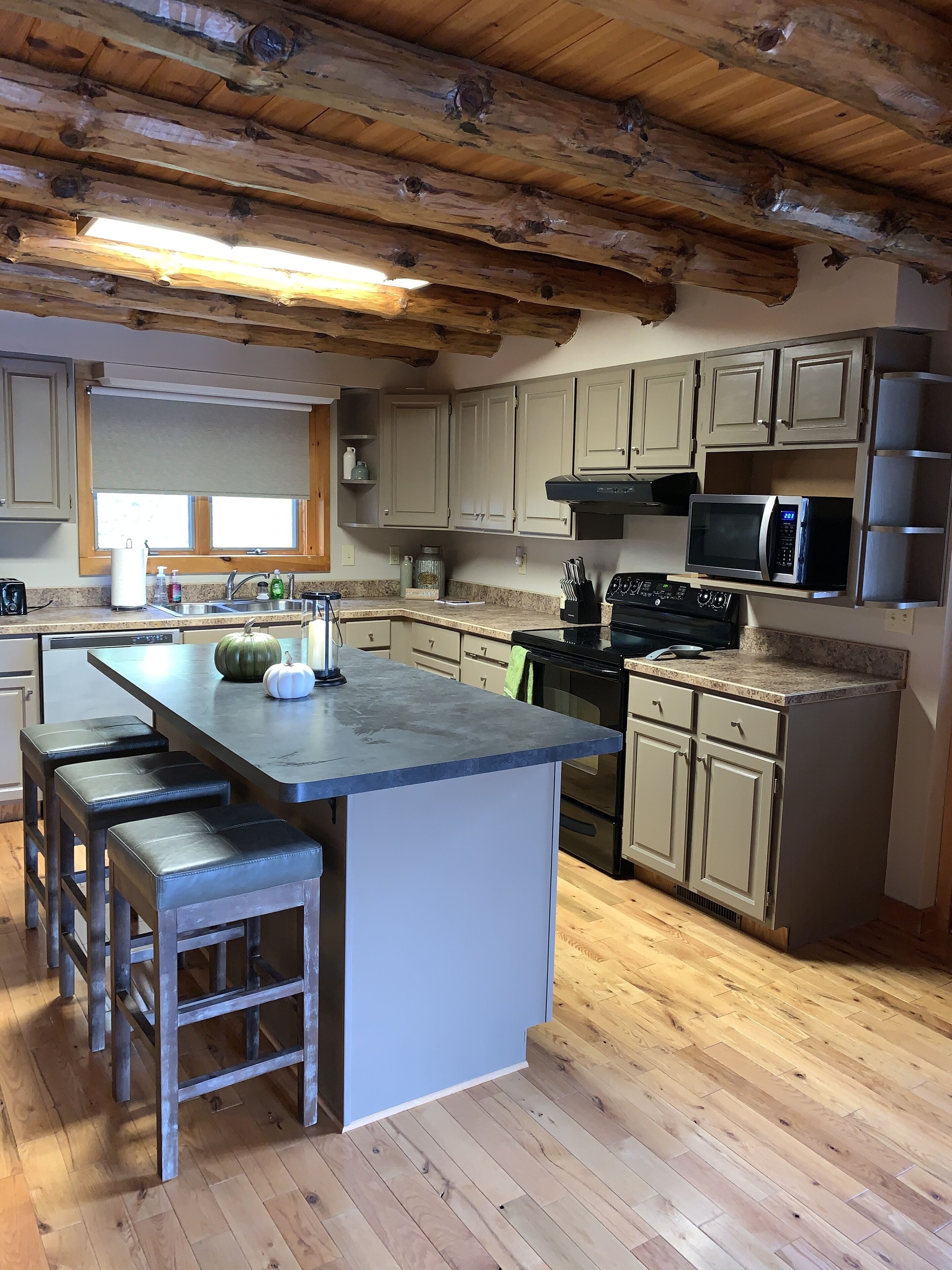 Lake Moraine Log Cabin near Colgate University