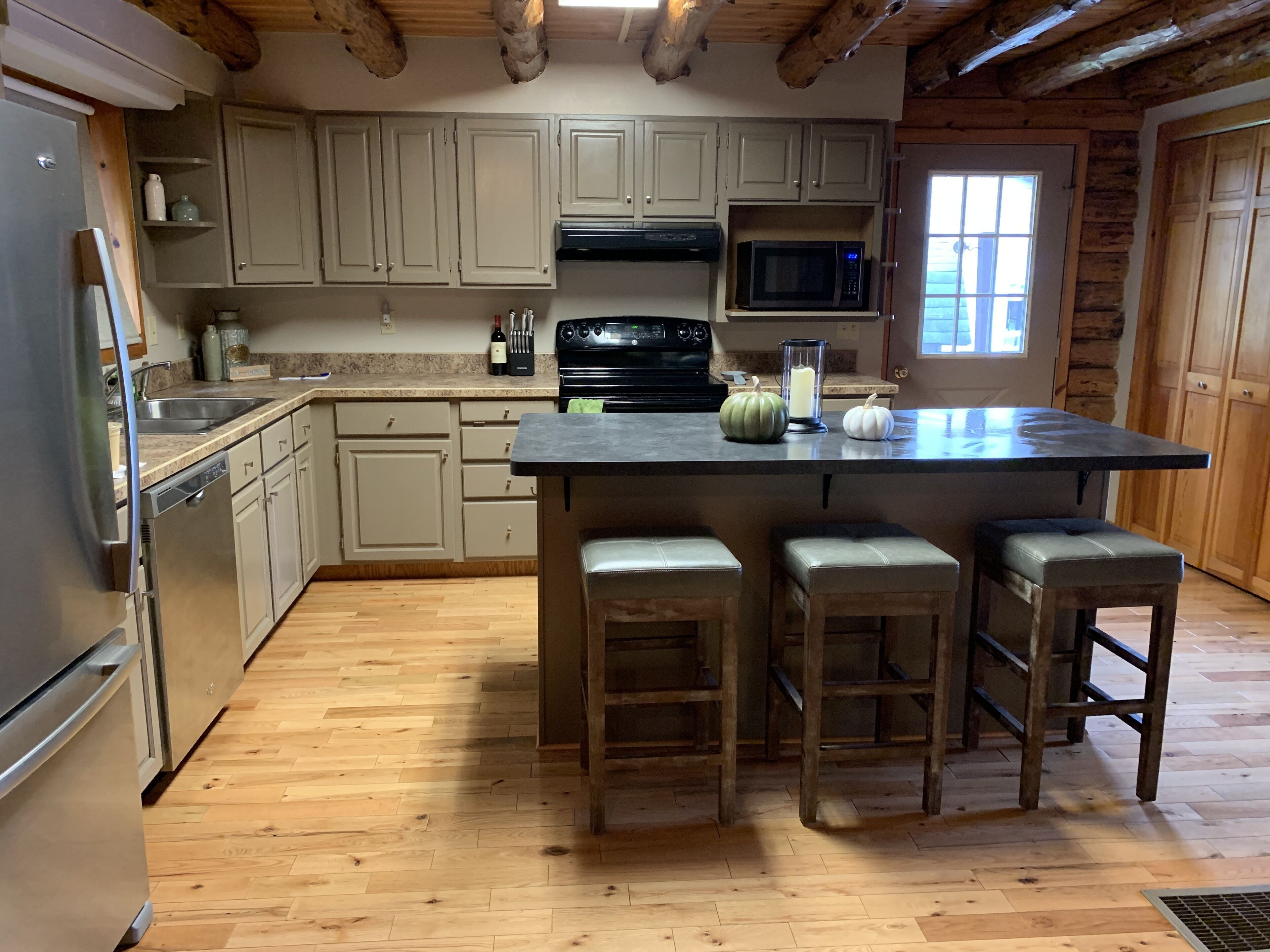 Lake Moraine Log Cabin near Colgate University