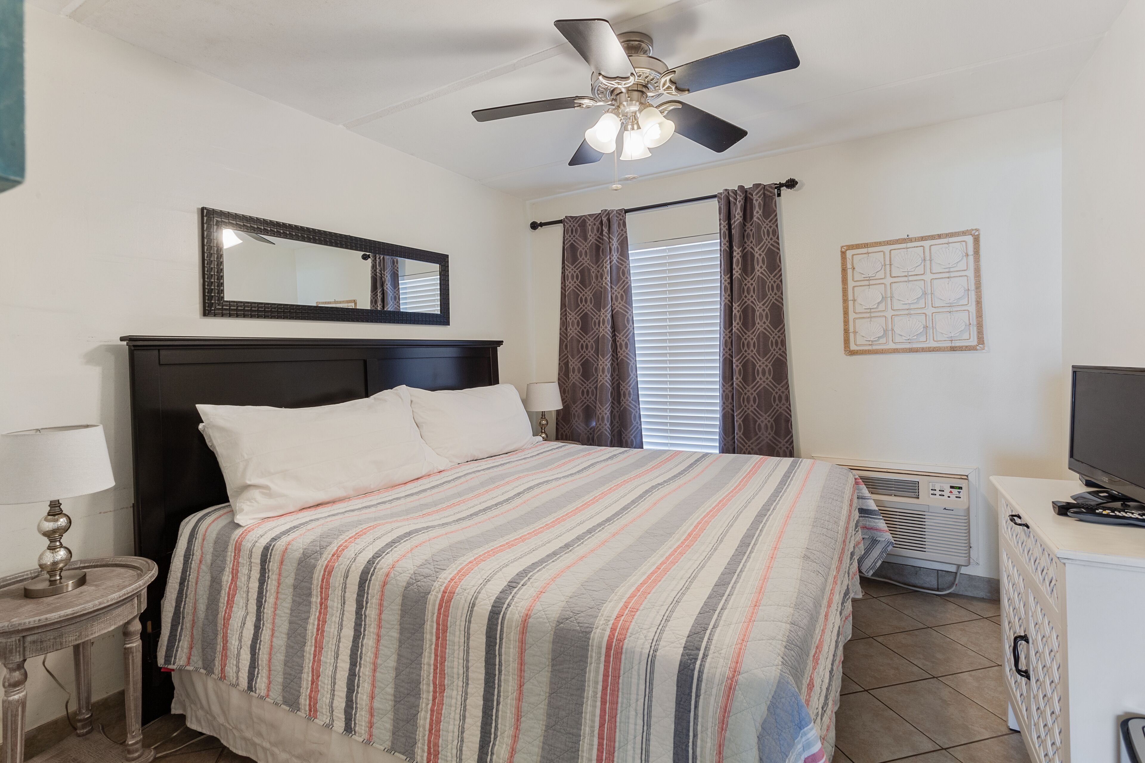 Pet Friendly Oceanfront Condo- 15 Min to Downtown!