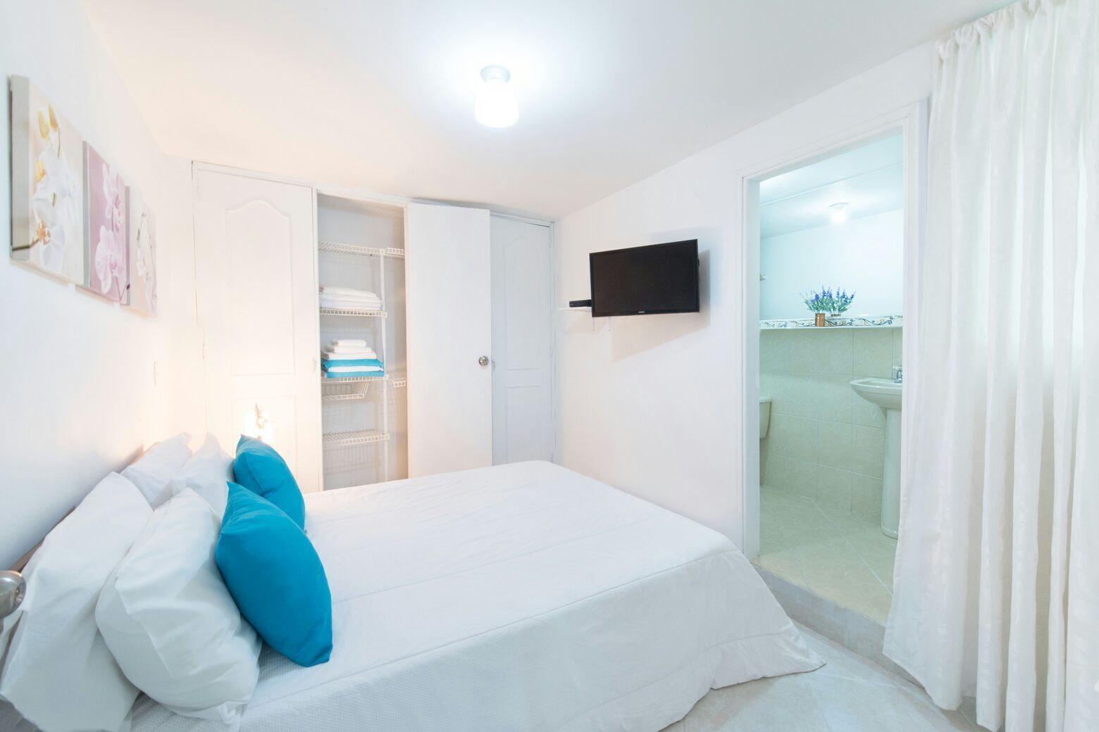 3 slaapkamers, een bureau, een strijkplank/strijkijzer, gratis wifi