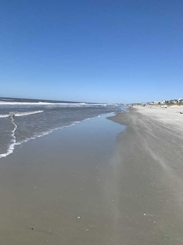 Beach nearby, sun-loungers, beach towels